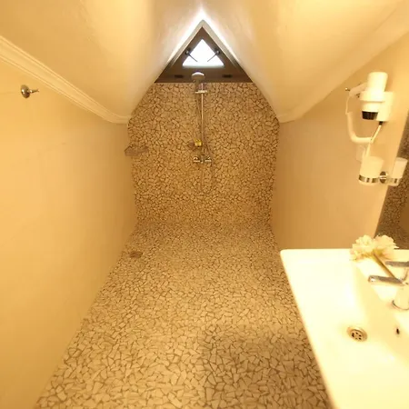 Aria Doria Hotel 2*